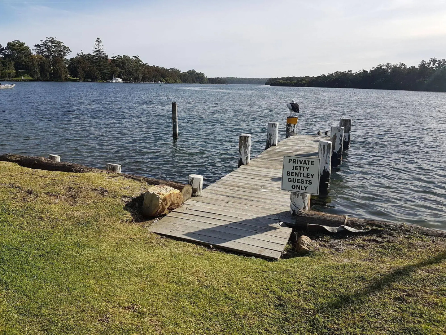 Bentley Waterfront Motel & Cottages
