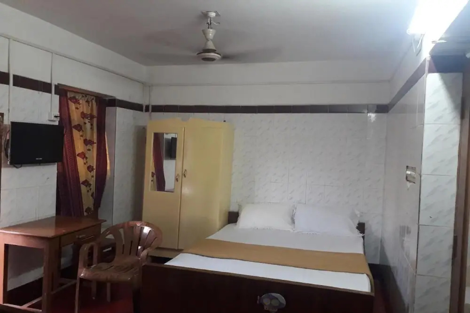 Parisha Residency - Temple Side Hotel