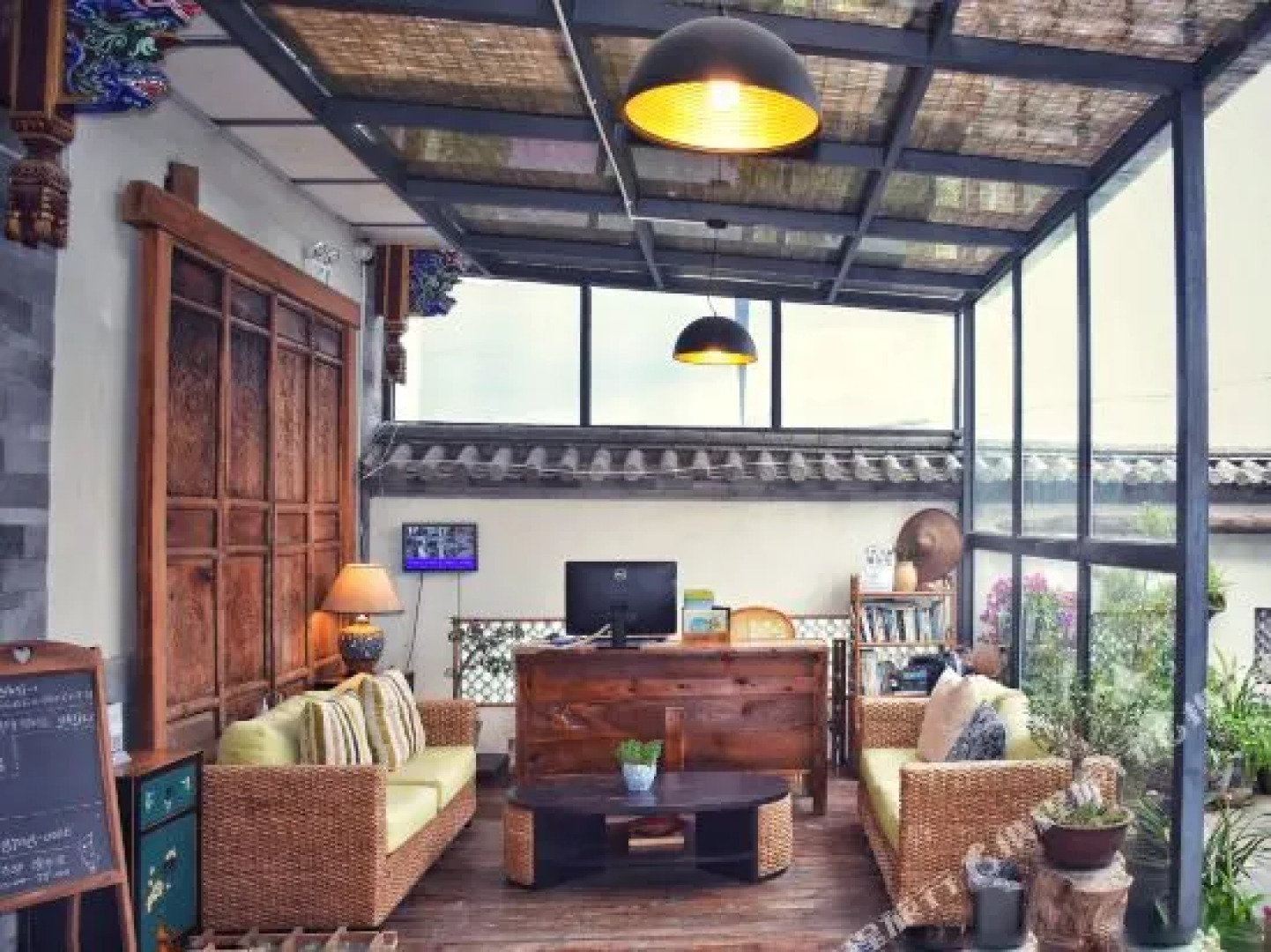 Dali Yuehai Shanju Inn