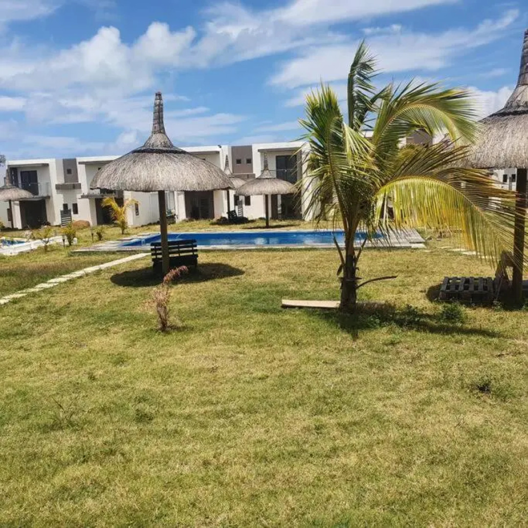 Lovely new built 2-bedroom duplex with shared pool