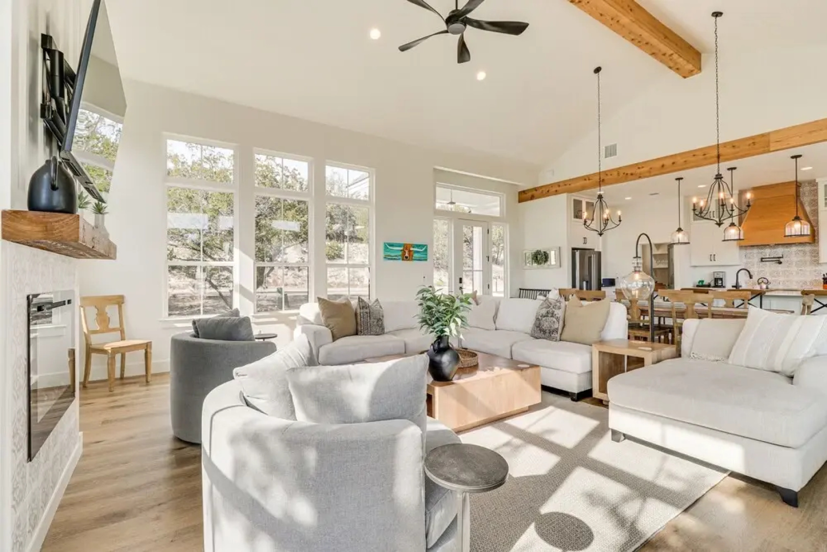Walk to Beach: Farmhouse w Lake Travis Views