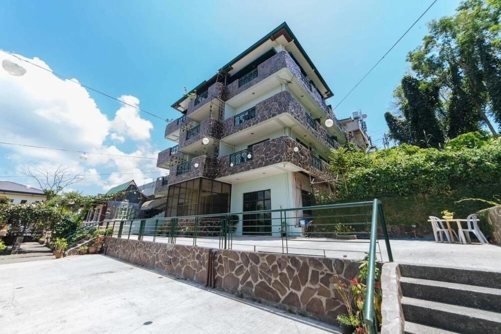 MC Mountain Home Apartelle