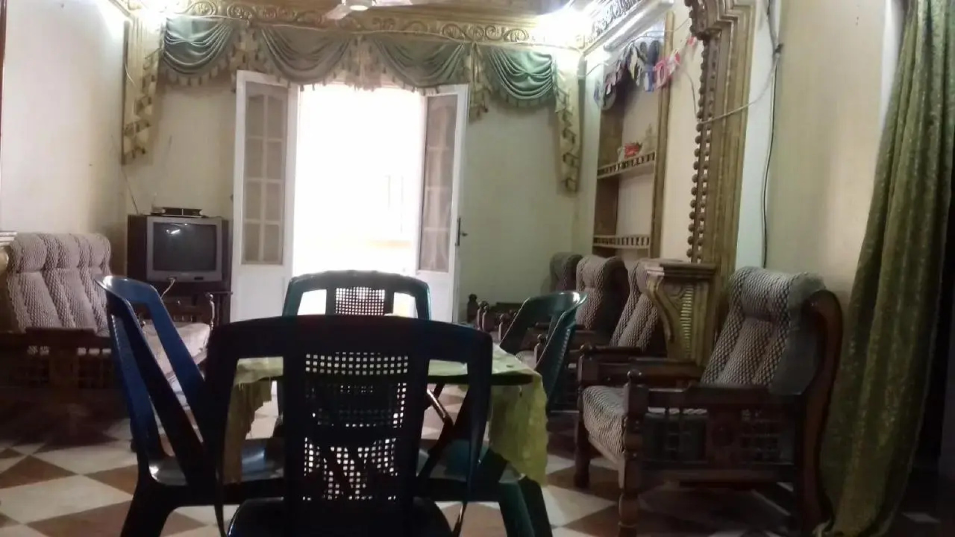 A 3-BR apt with FP in Alex - 20 mins from the sea