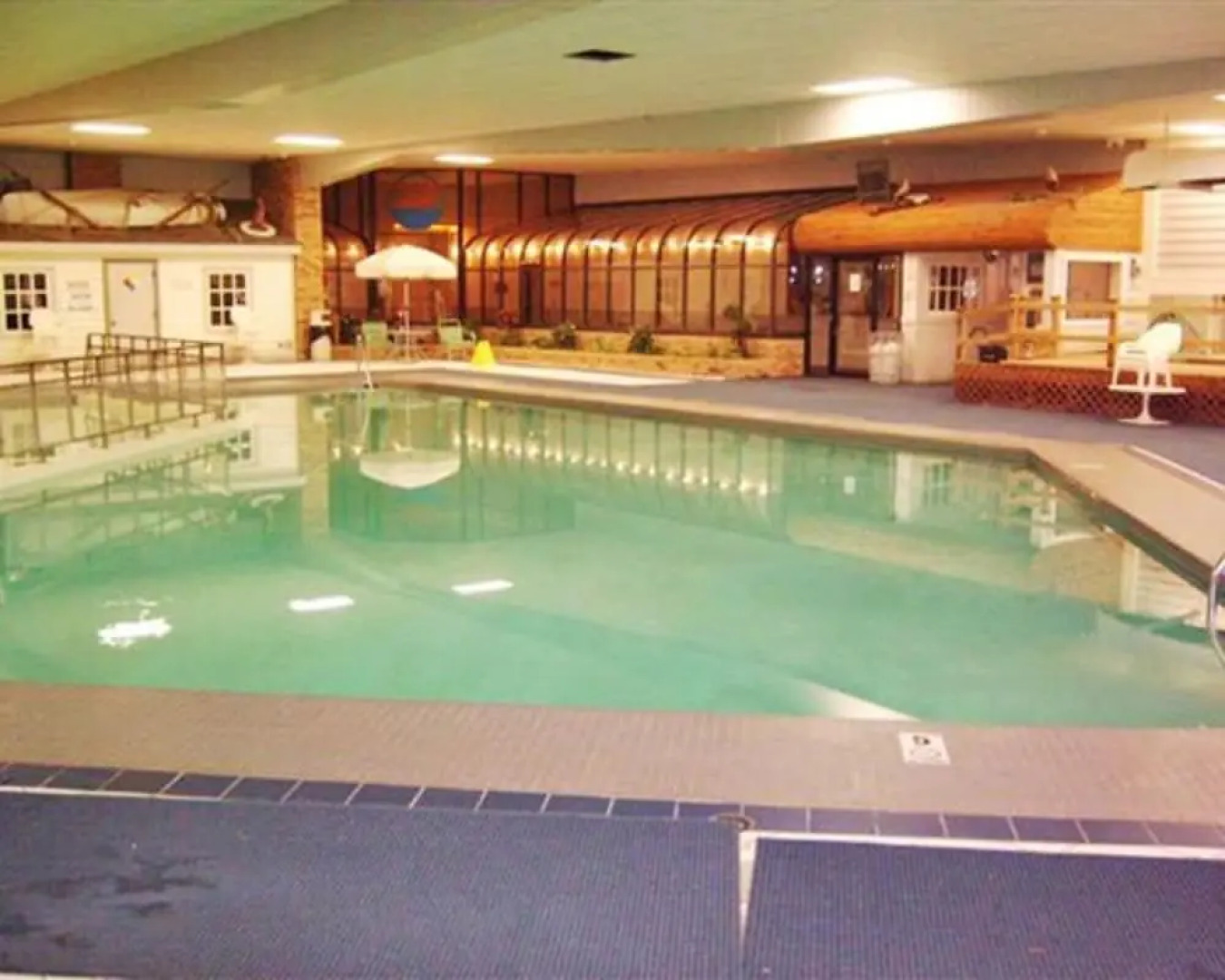 4 Bedroom House- Rustic Style Next to Spirit Lake