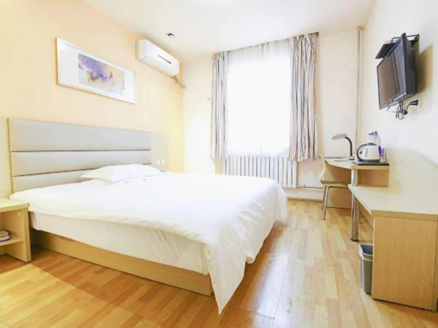 Yinzuo Jia Yi Shou Guang - Sheng Cheng East Street