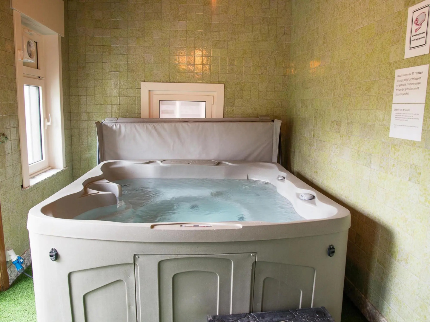 Magnificent Luxury Chateau in Vast Garden with Sauna & Hot Tubs