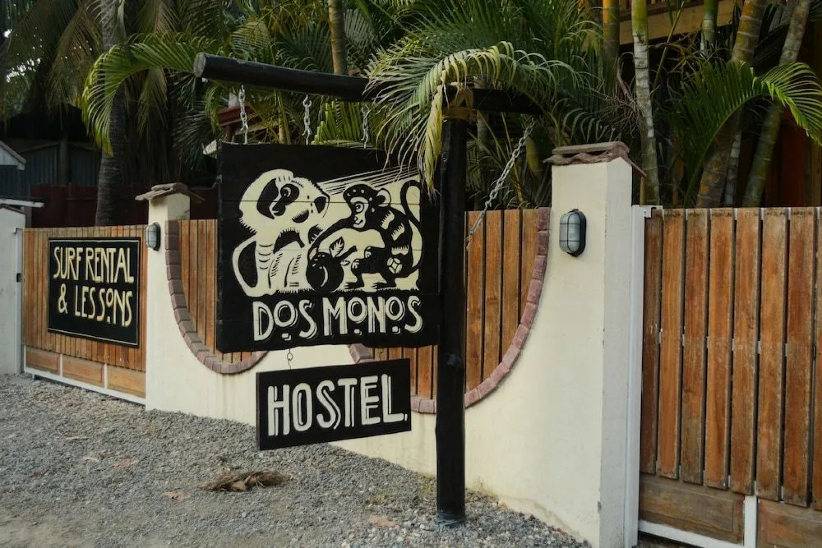 Hostel Dos Monos