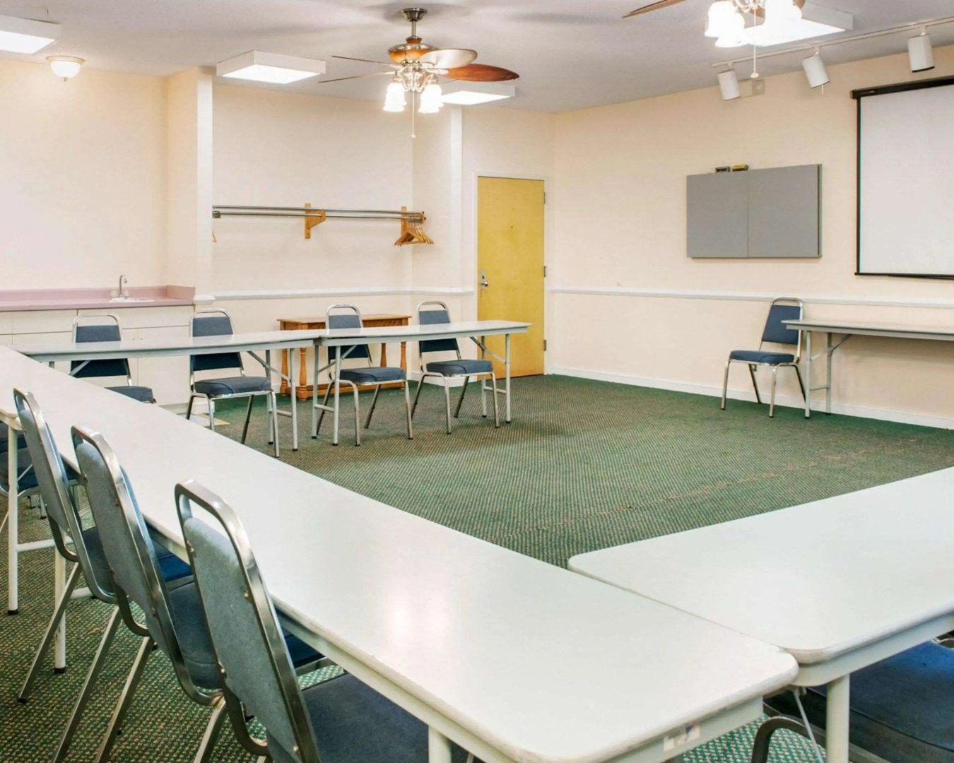 Quality Inn & Suites Near Amish Country