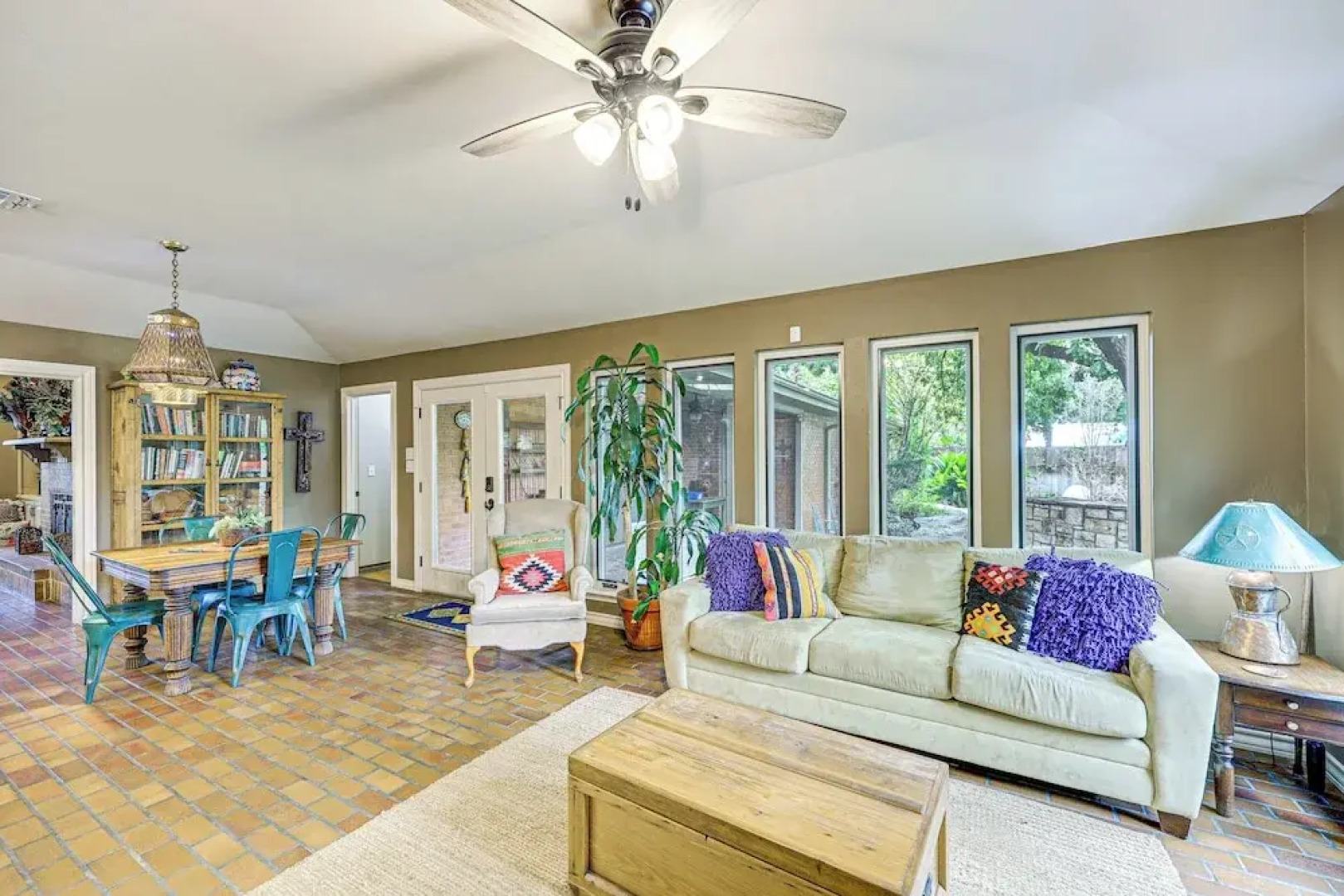 Del Rio Home w/ Large Yard, BBQ + Fireplace!