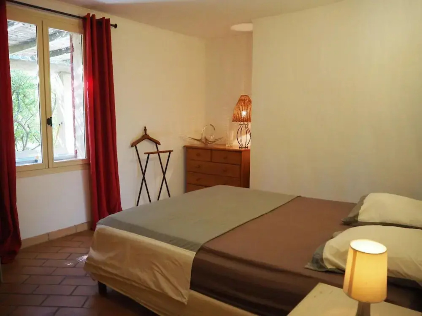 Nice Holiday Home With Private Pool in the Luberon Park, Grambois