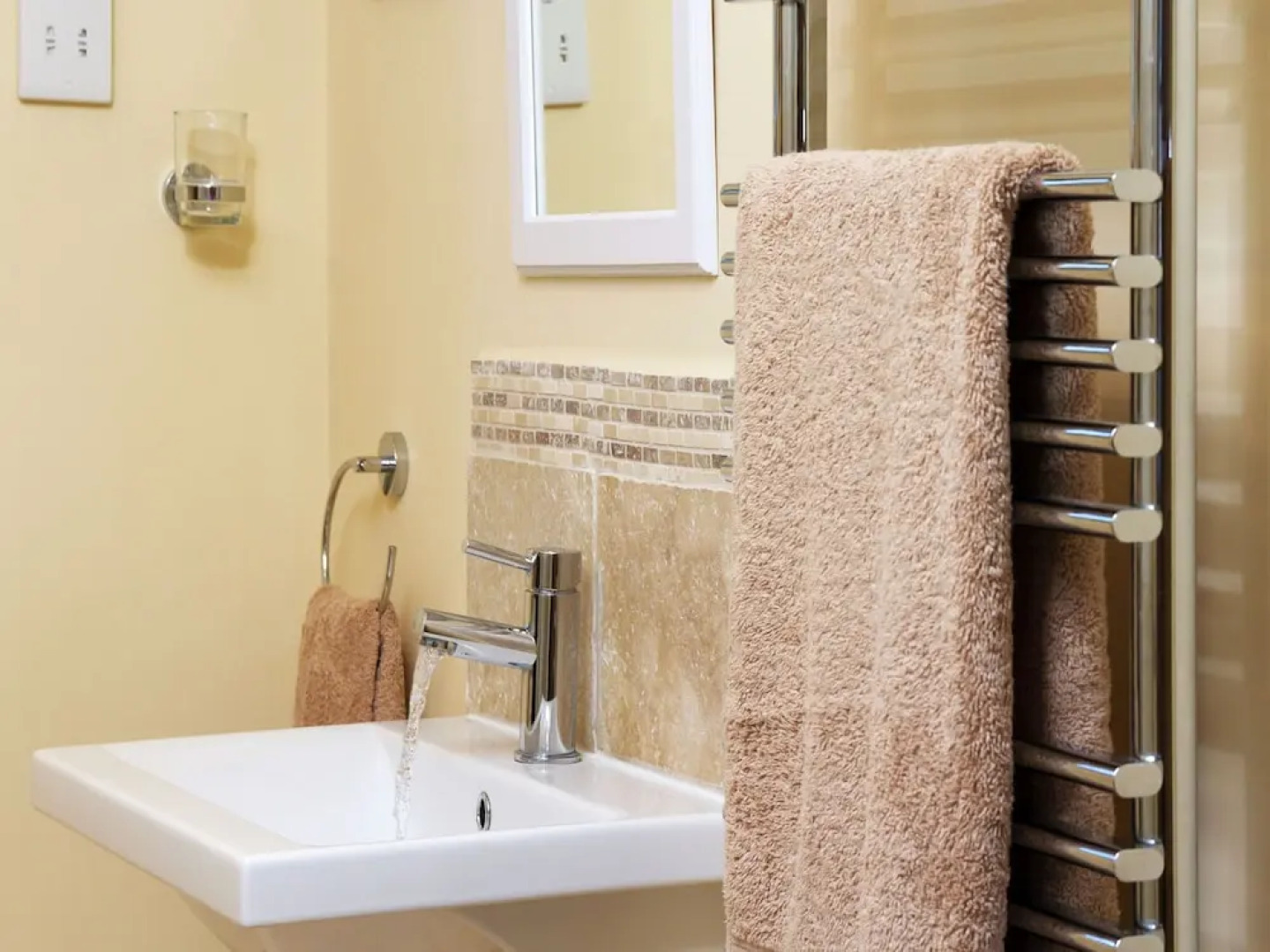 Comfortable Holiday Home in Crickhowell Near River Usk