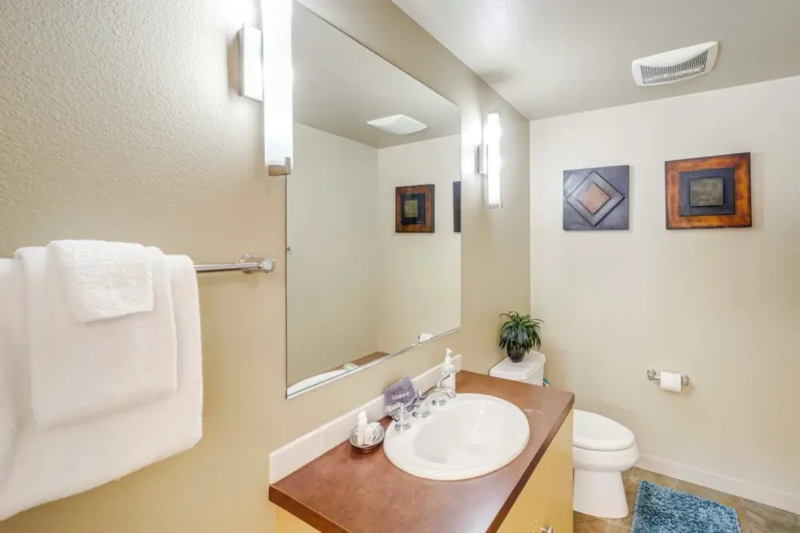 Steps to Lake Chelan: Condo w/ Resort Amenities!