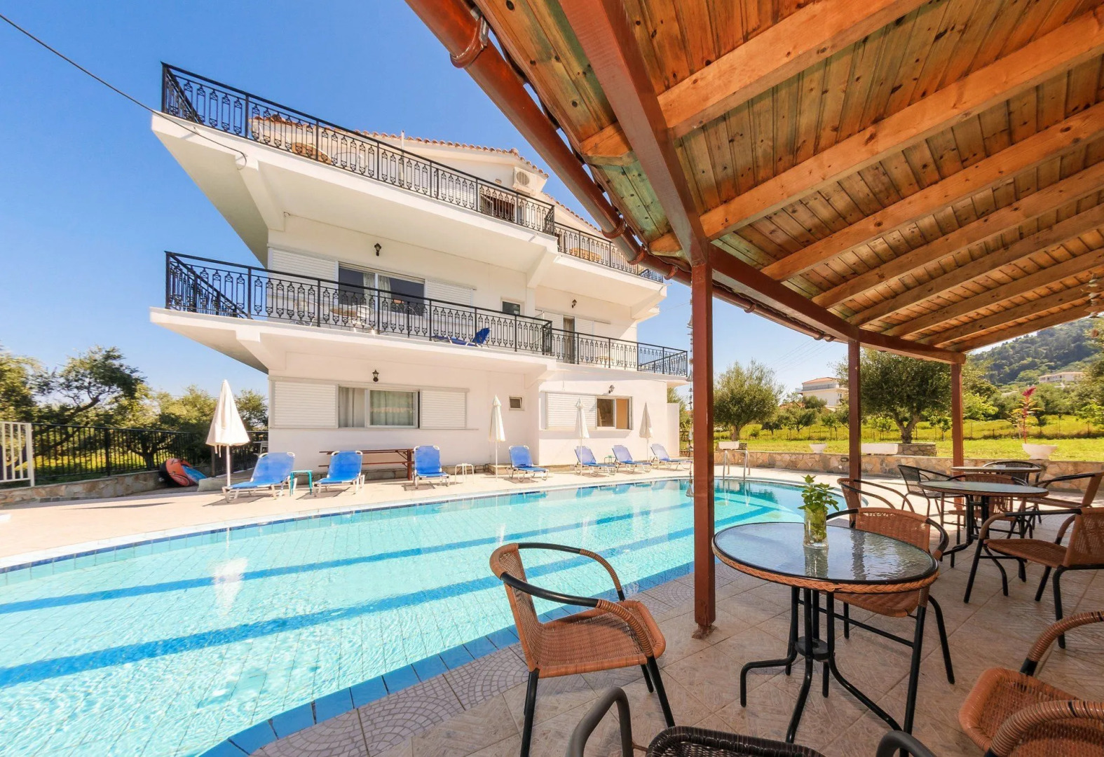 Denise Studios & Apartments