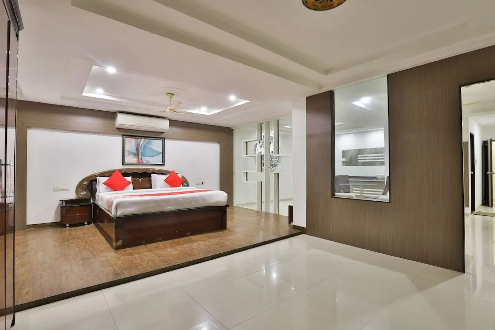 Oyo 2494 Hotel Shree Plaza