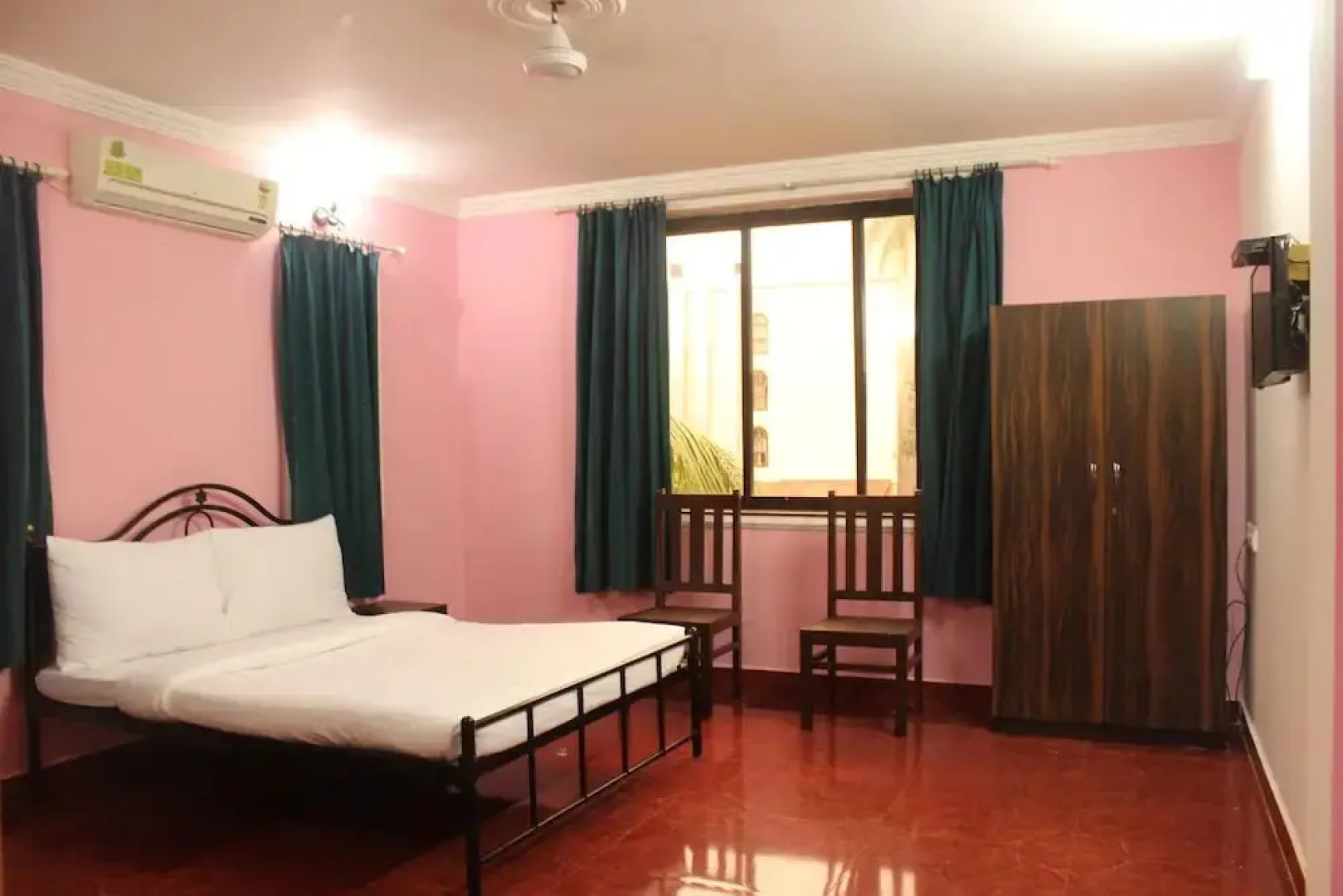 Smiley Holiday Homes