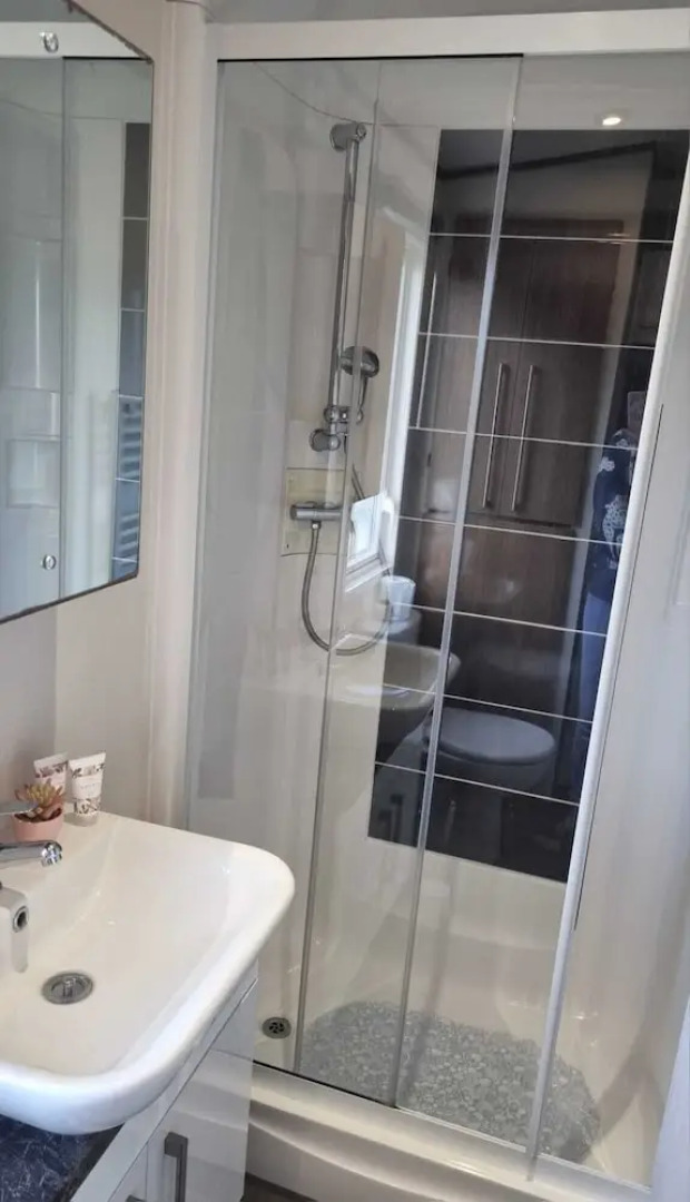 Stunning Seaside Lodge Nr New Forest 2 bed