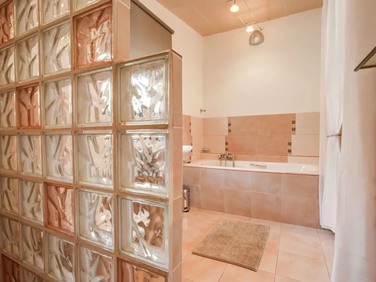 Serene Holiday Home in Sayalonga With Private Pool