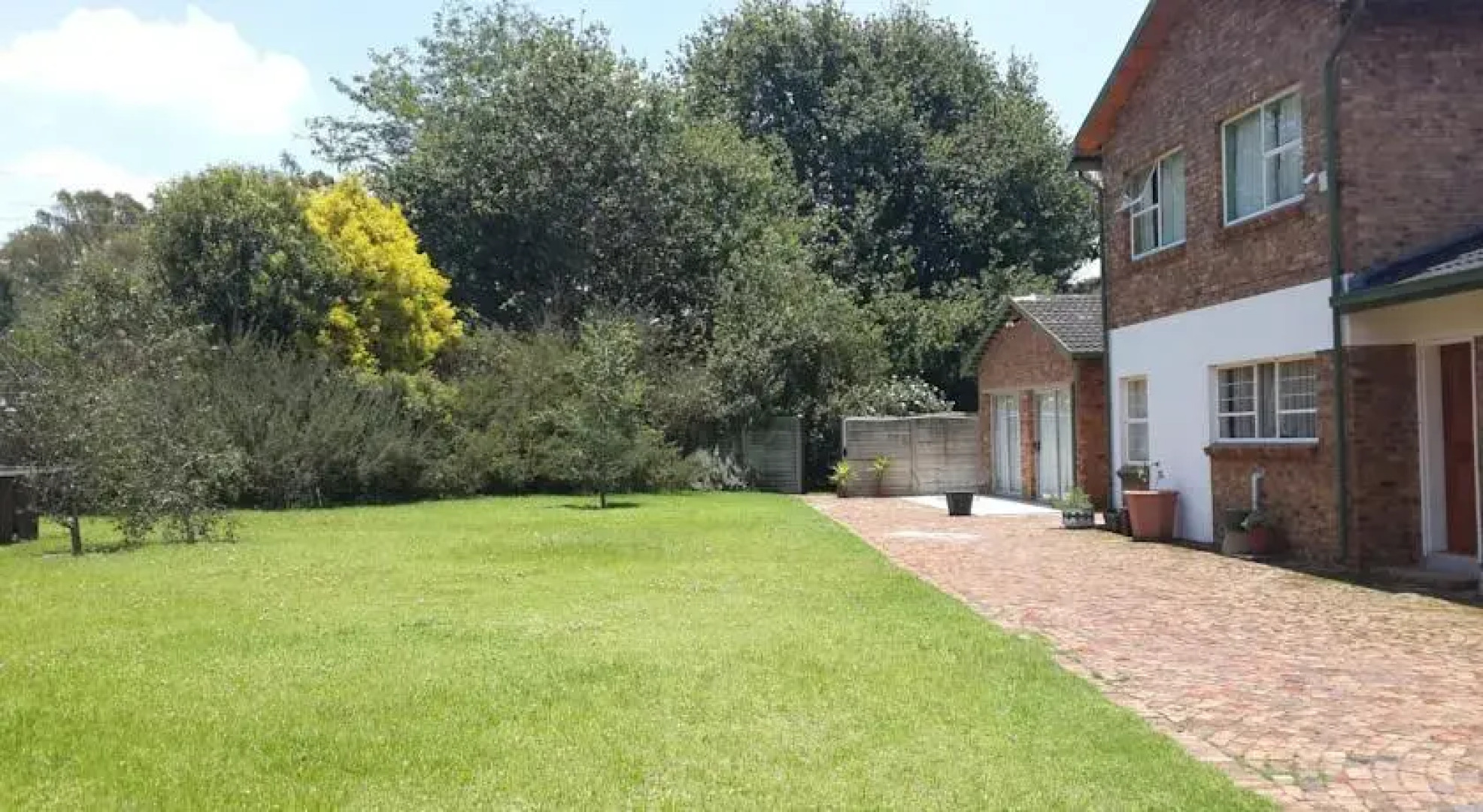 Oaks and Acorns Guest Lodge