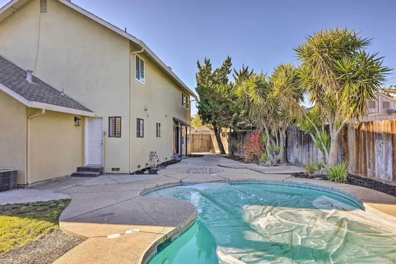 Modesto Home w/ Deck - 2 Mi to Vintage Faire Mall