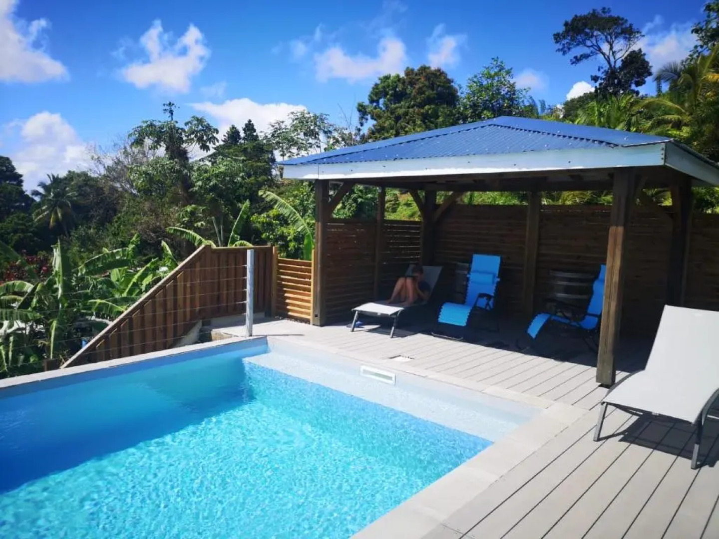 LES VILLAS PAMEYAQUE comprenant 2 F2 et 1 F3 avec piscines et vue imprenable sur la mer