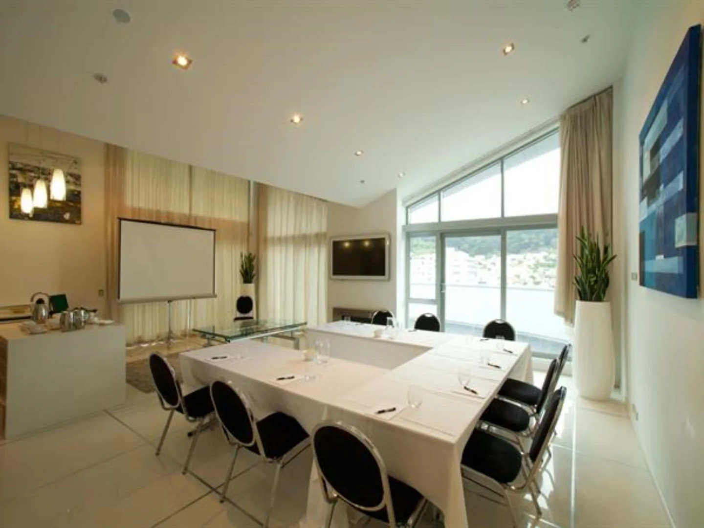 70 Tory Apartment Hotel