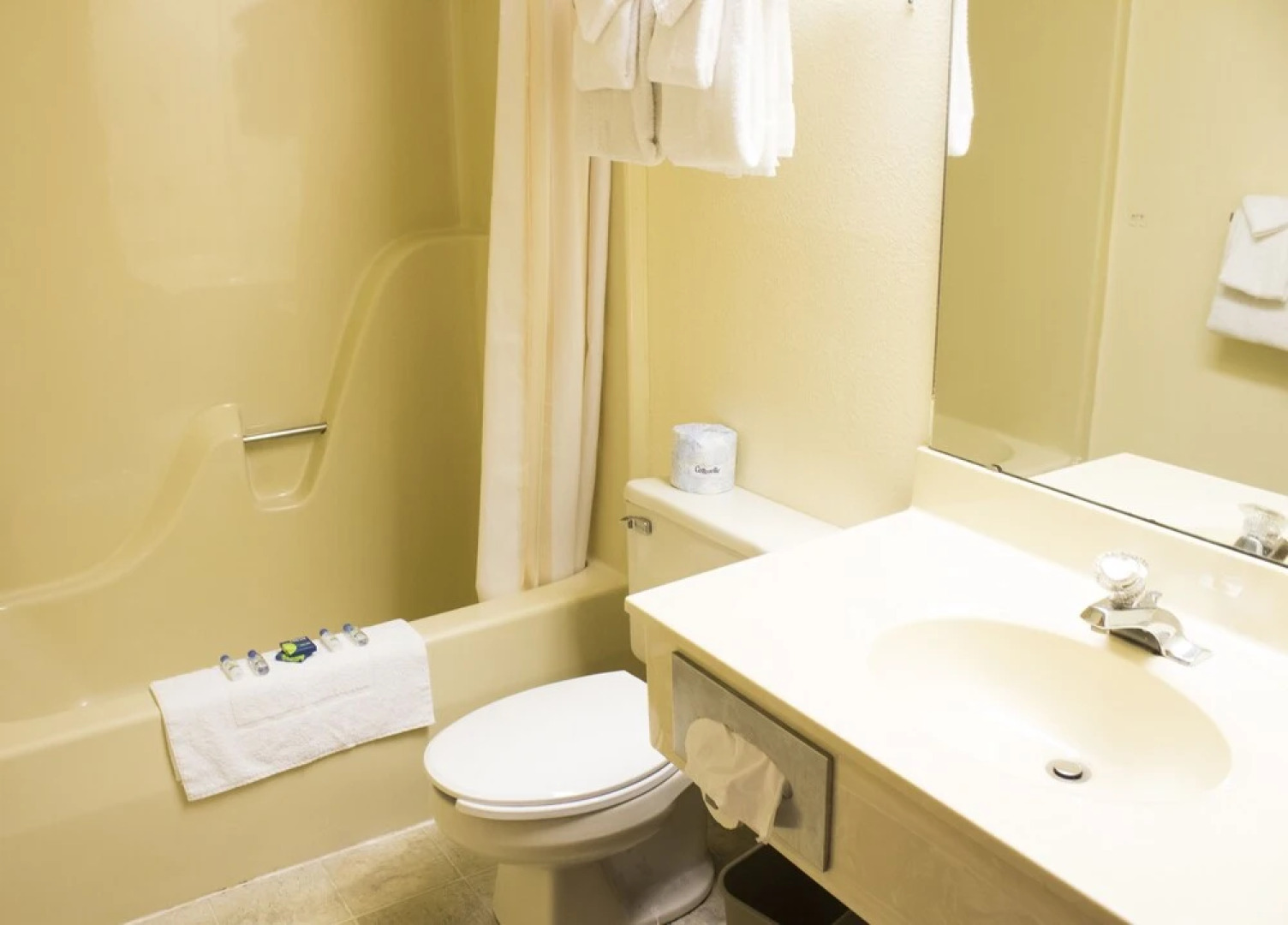 Flamingo Motel & Suites