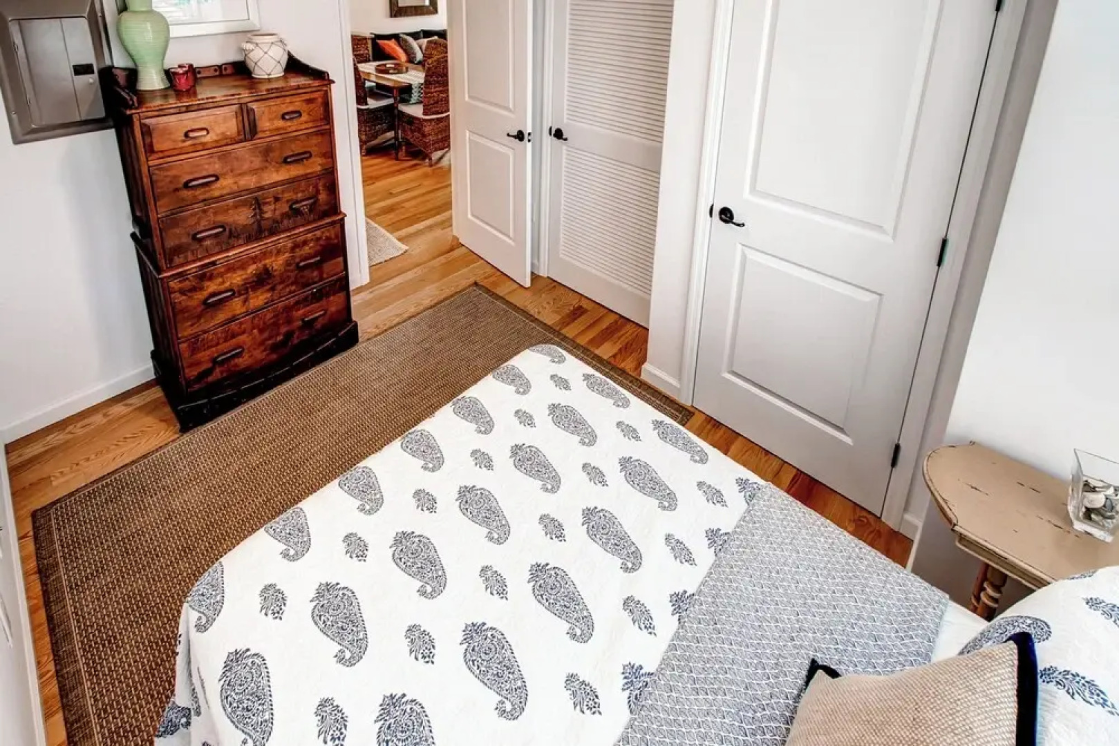 Recently Renovated LBI Apt w/ Deck on Beach Block!