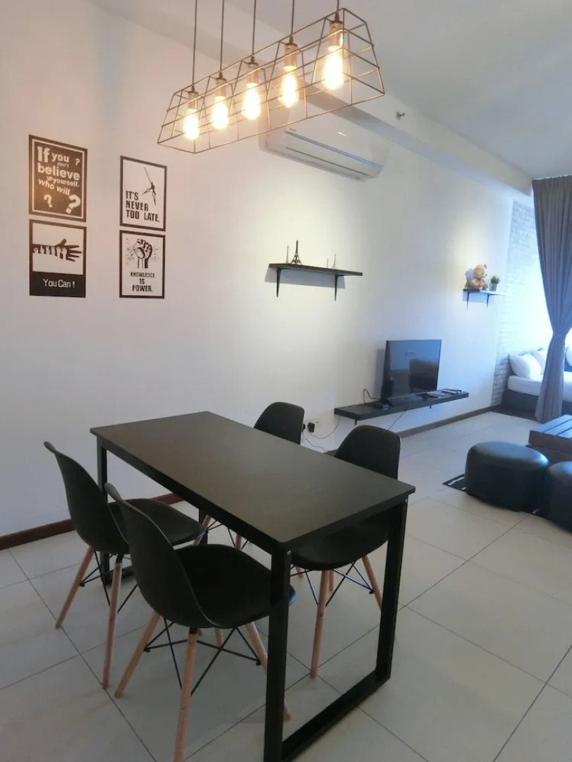 Romantic Mansion at The Landmark