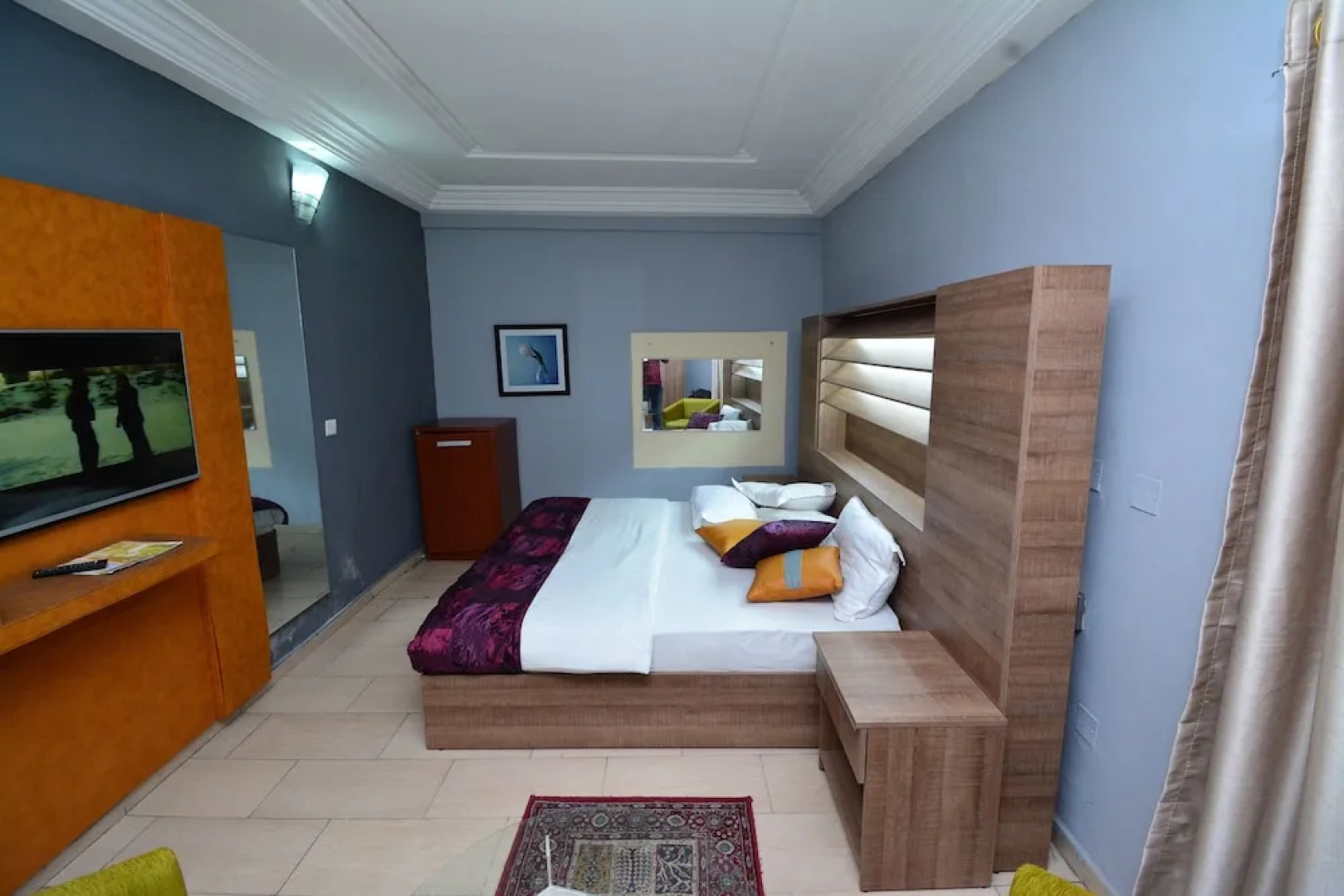 Signatious Hotel and Suites Delta