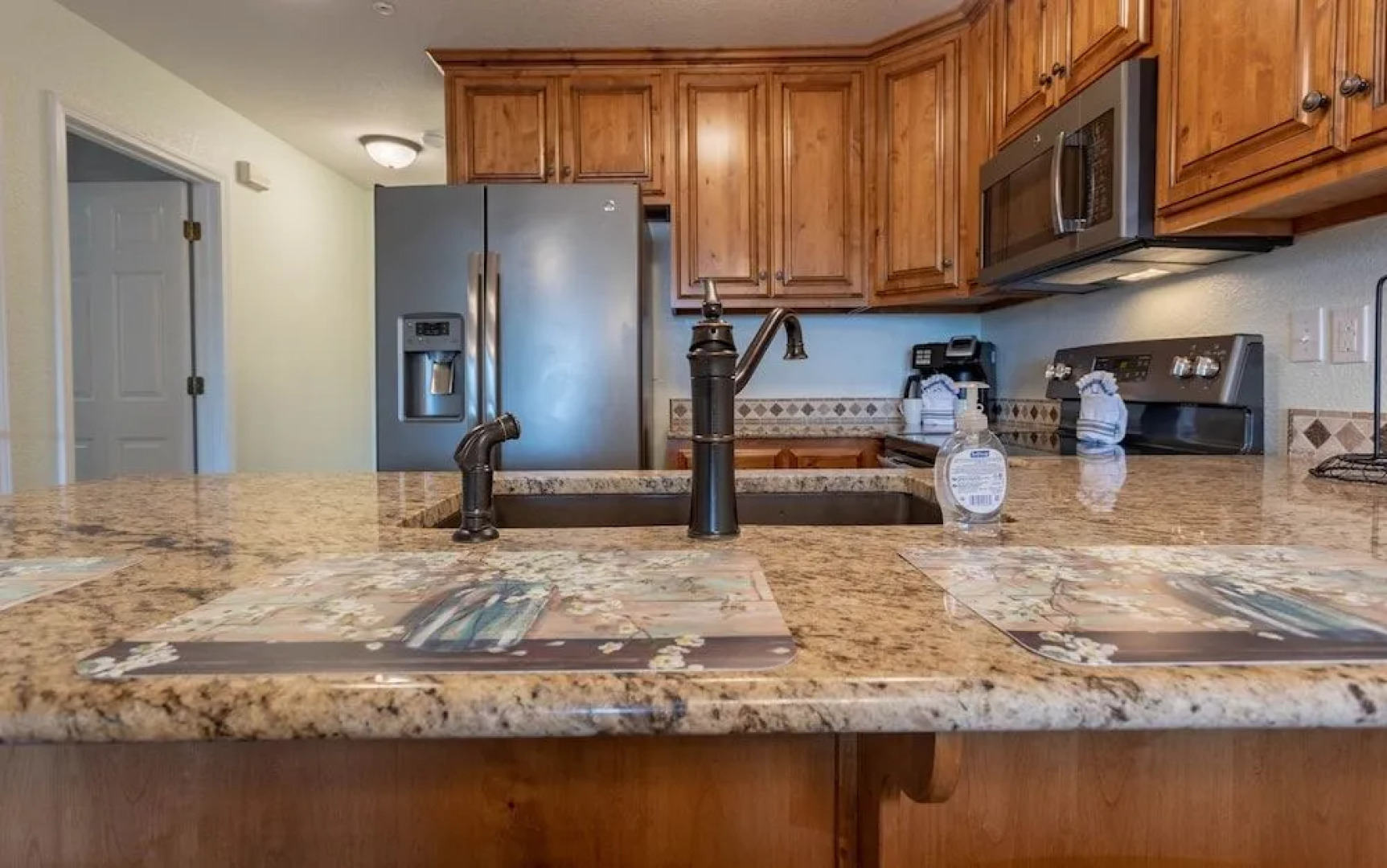 Afternoon Delight 2 Bedroom Condo by Redawning