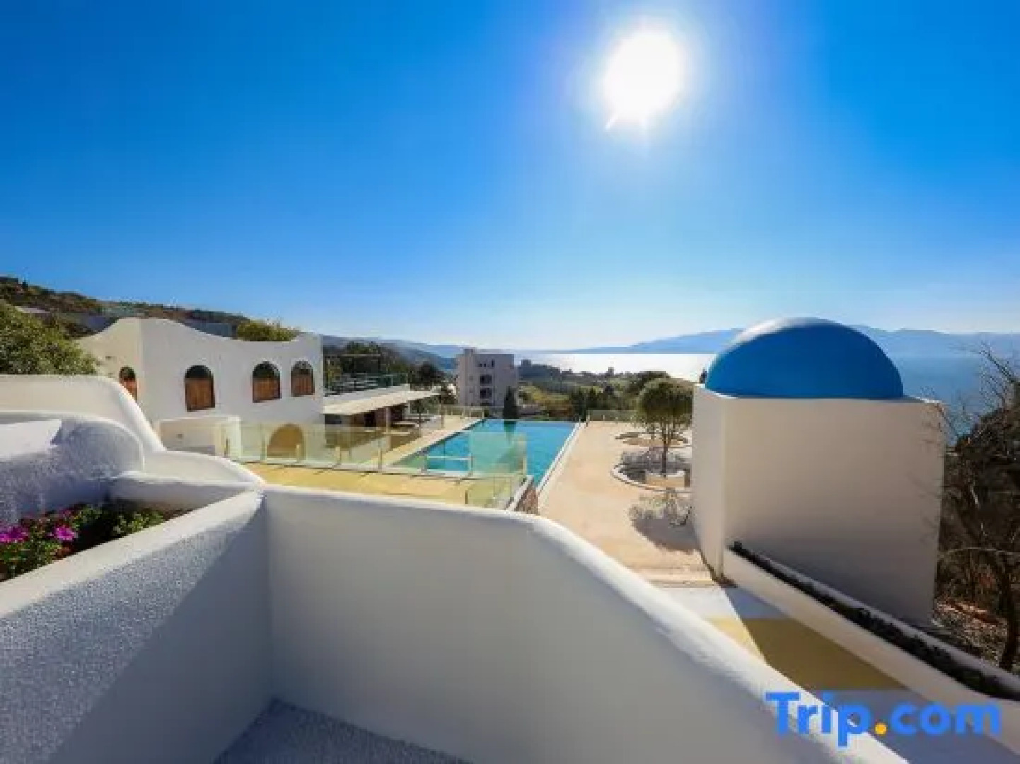 Rousseau homestay in Fuxian Lake