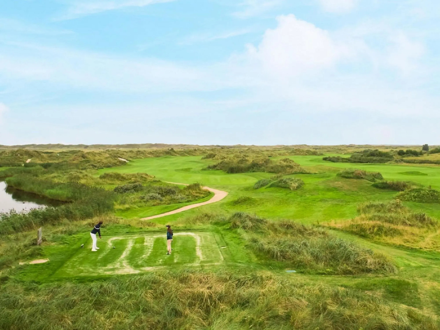 Detached Luxury Villa With six Bathrooms Near the Sea