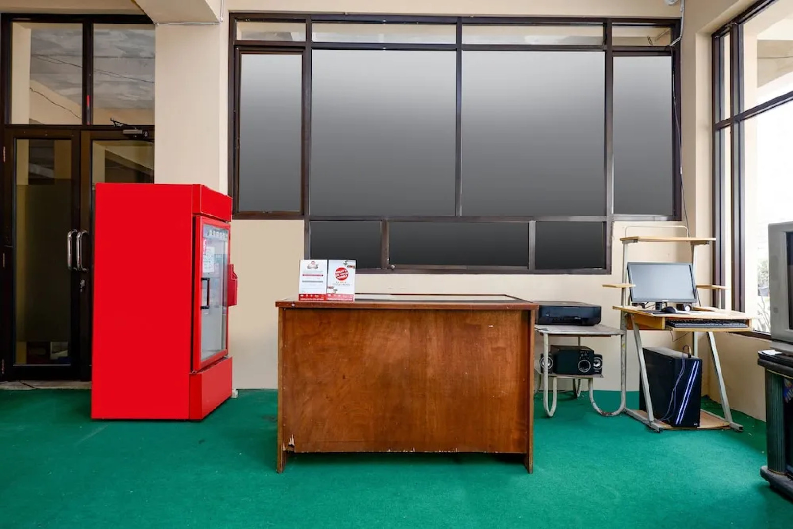 Hotel H&W Solo by OYO Rooms