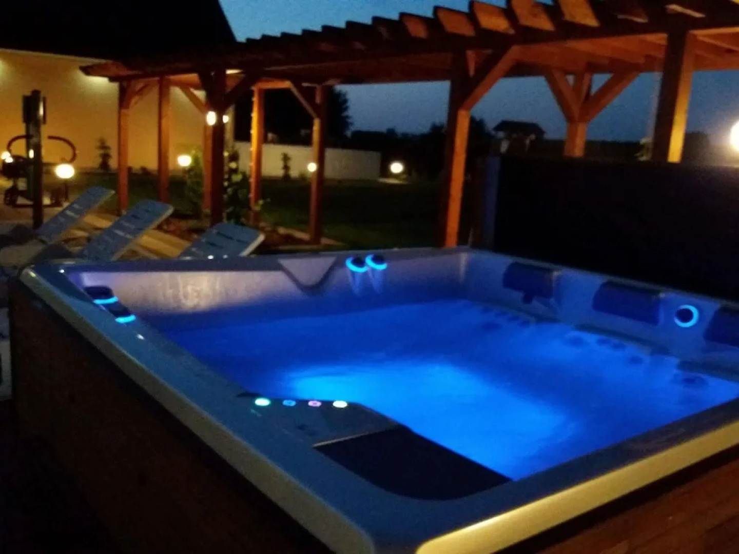 Przytulny Domek z Sauna , Jacuzzi i Basenem