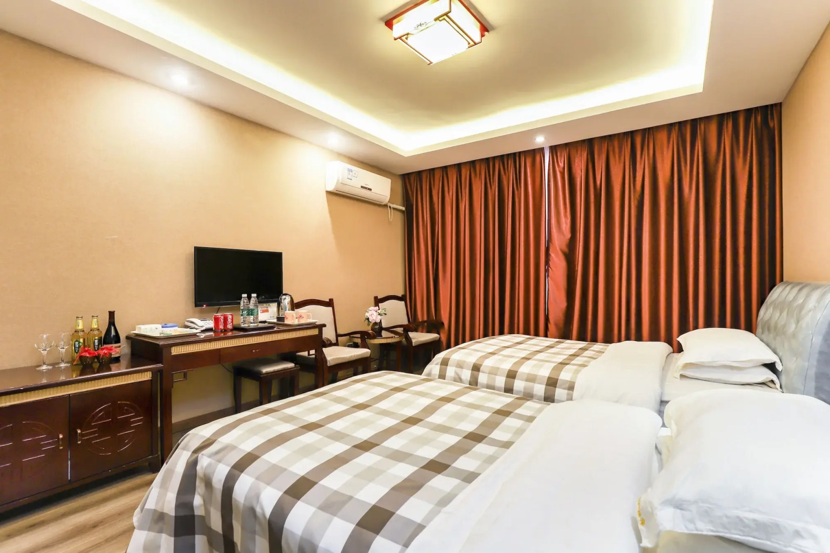 Mount Emei Happy Hotel