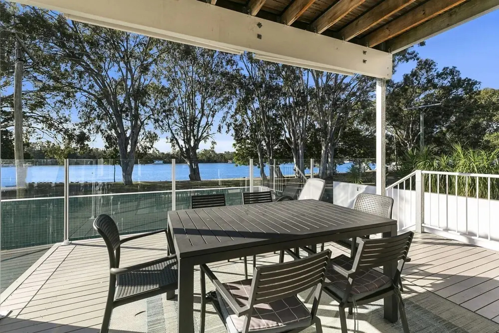 Stunning River House - 51 Hilton Esplanade