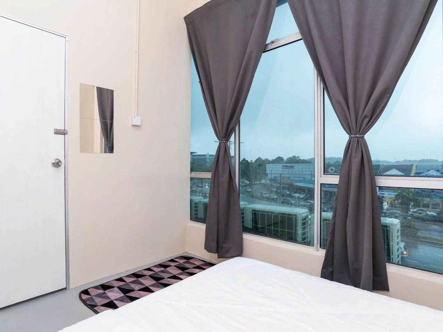 SPOT ON 89757 The Rooms JB