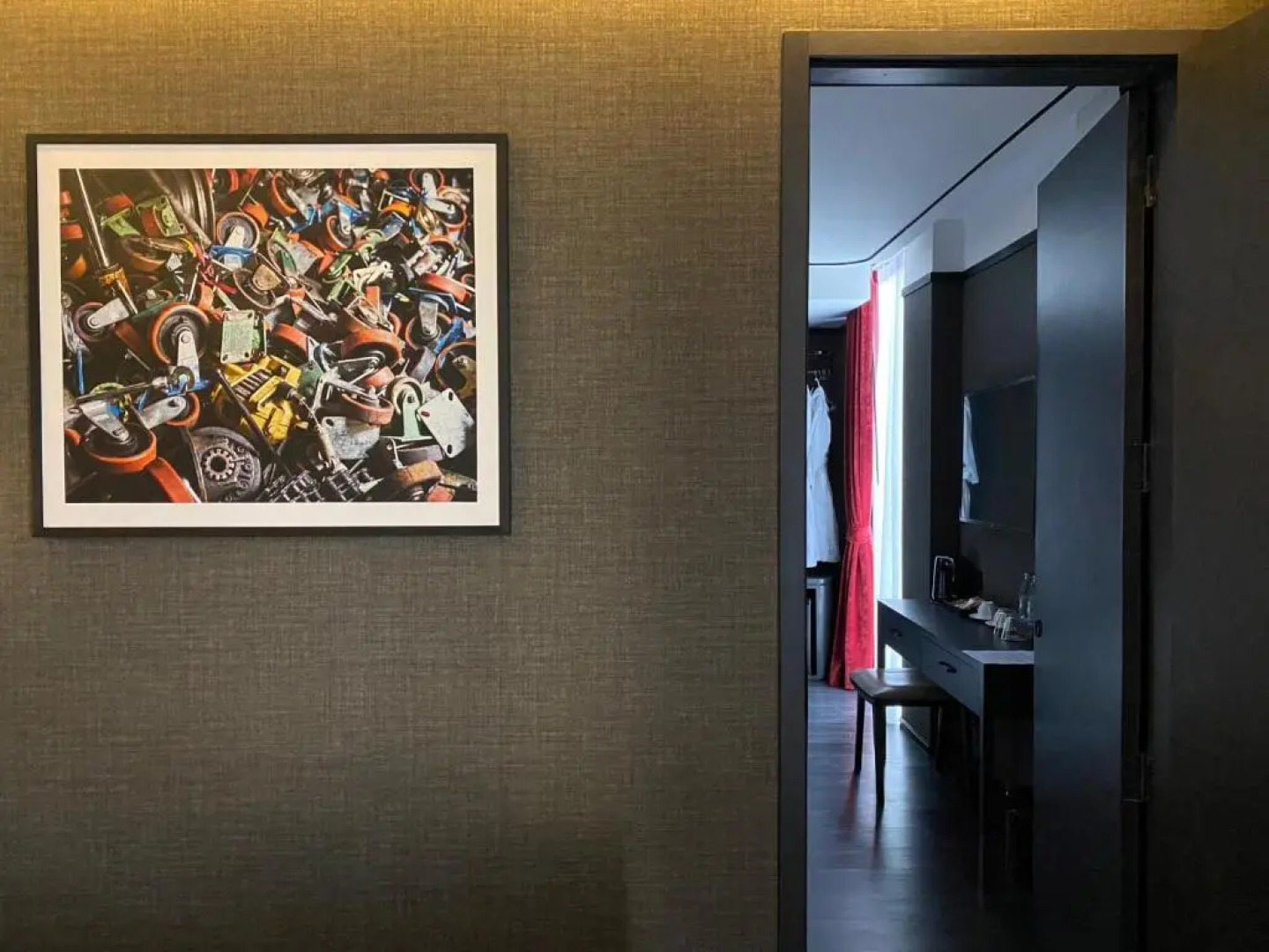 The Gravitique Hotel Khaosan