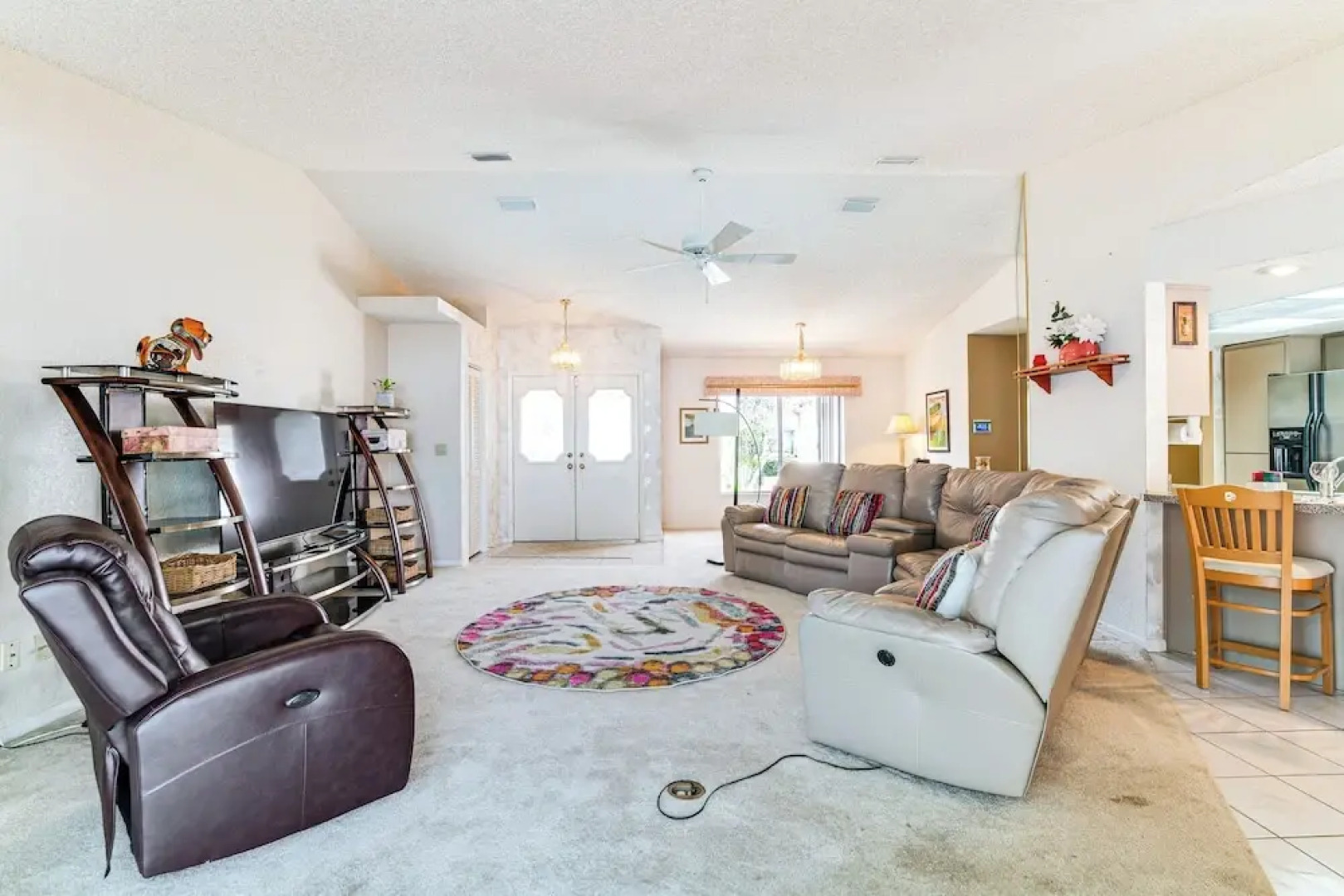 3 Mi to Weeki Wachee Springs SP: Poolside Oasis!