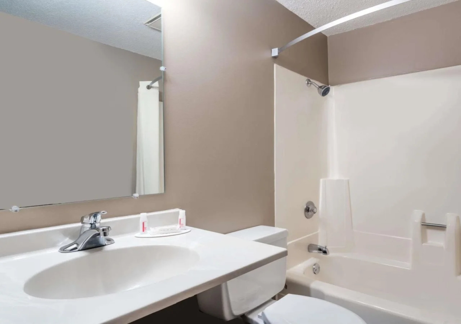 Super 8 by Wyndham Mankato