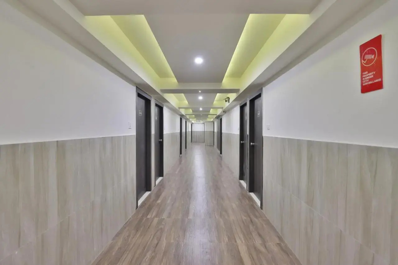 Hotel Nova Cross Road