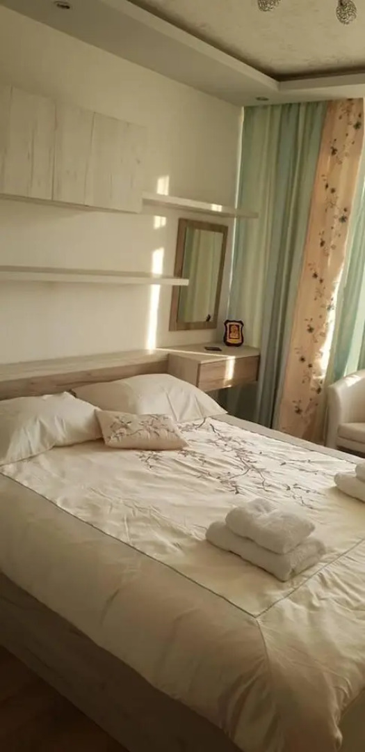 2-bed - Sleeps 4 - w Parking