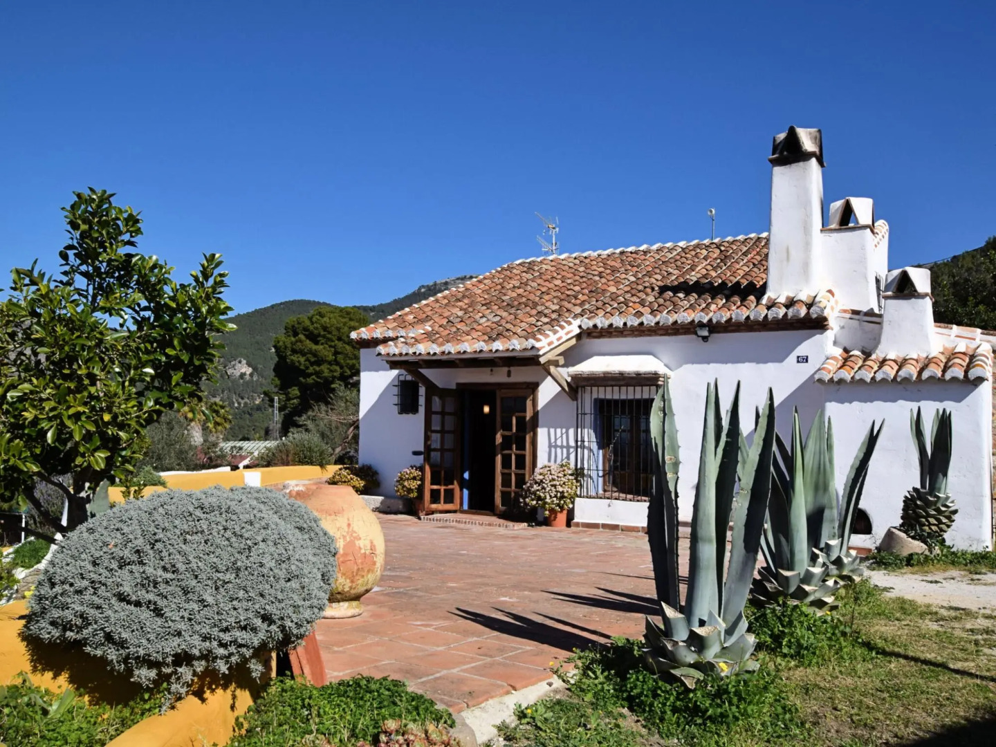 Lovely Cottage in Alcaucín near Sierra Tejeda Natural Park
