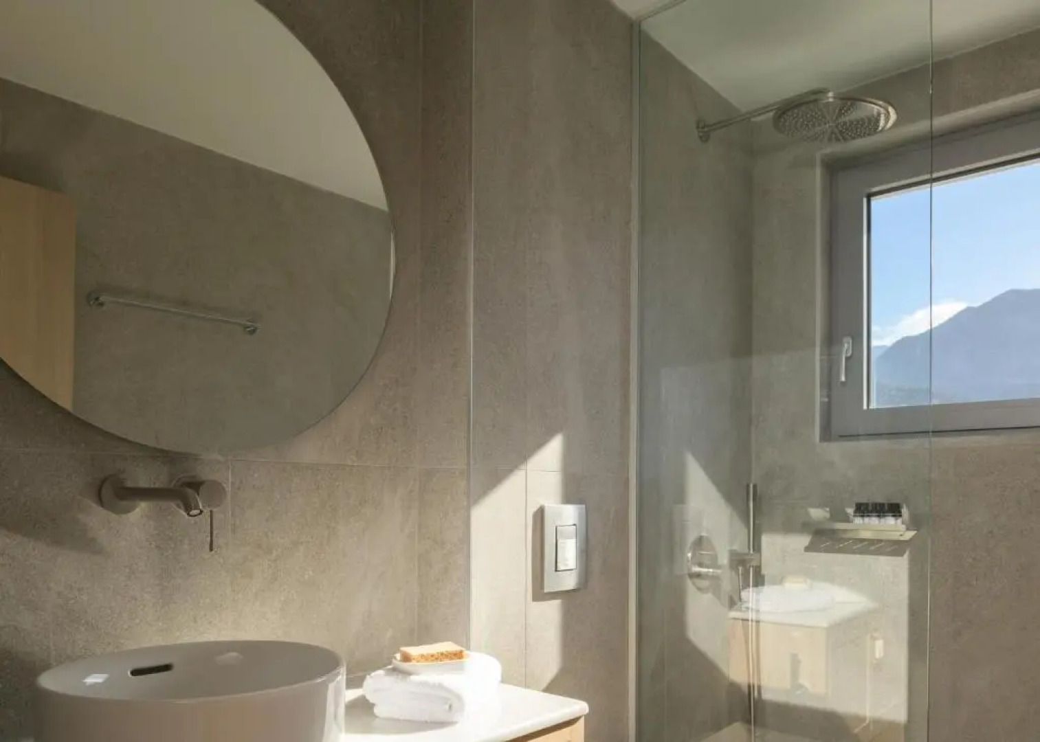 ViveVerde Villa, featuring 3 Pools - Walking distance to Beach & Shops, By ThinkVilla