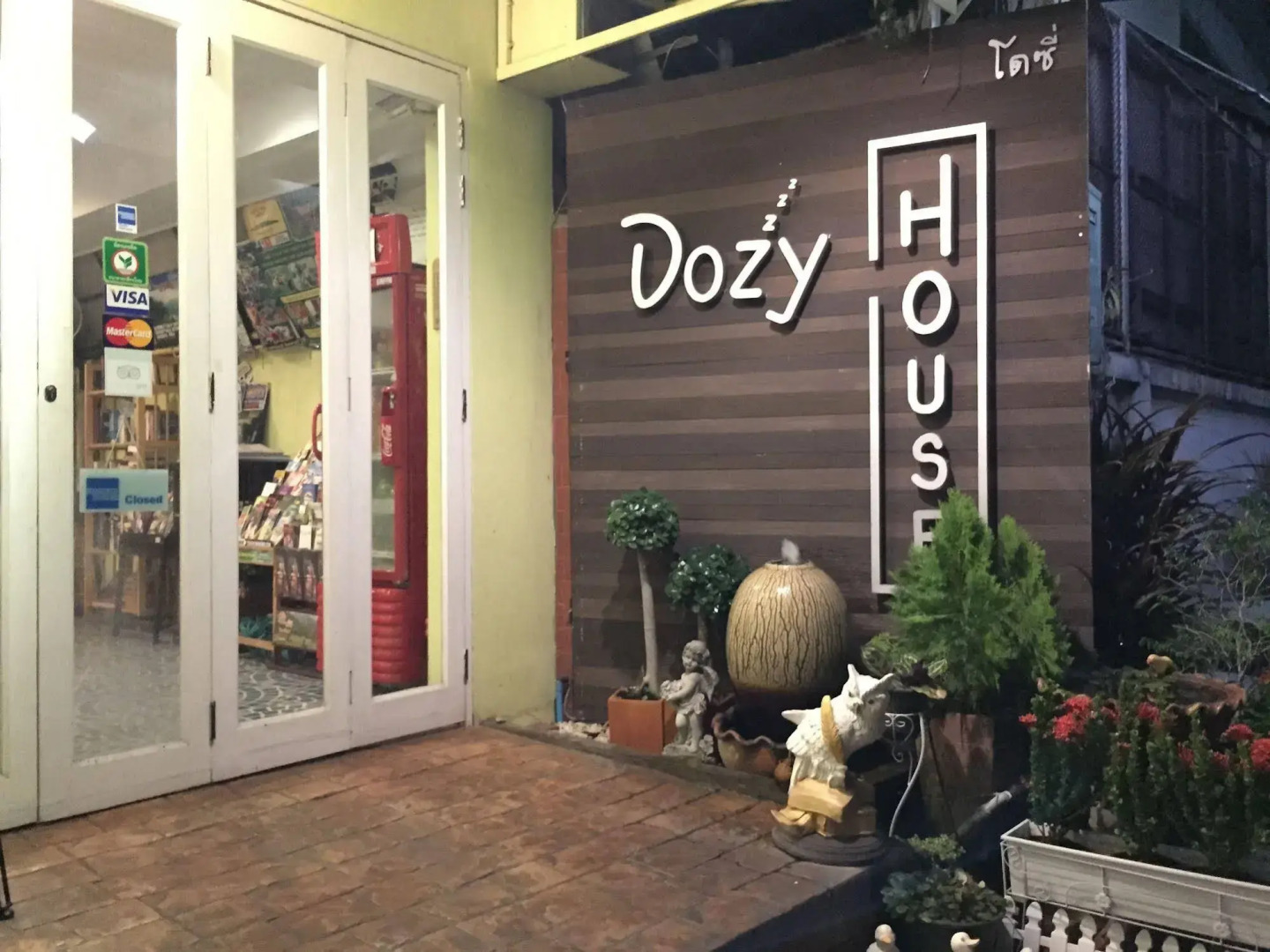 Dozy Lamoon House