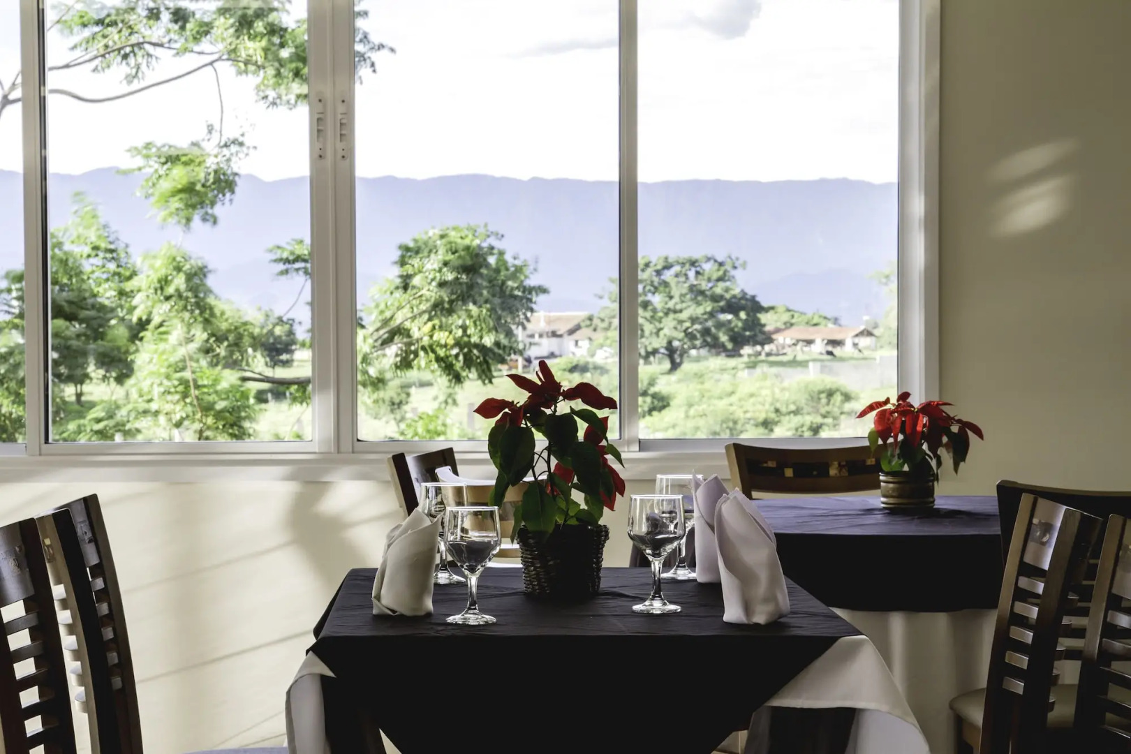 Colonial Plaza Hotel