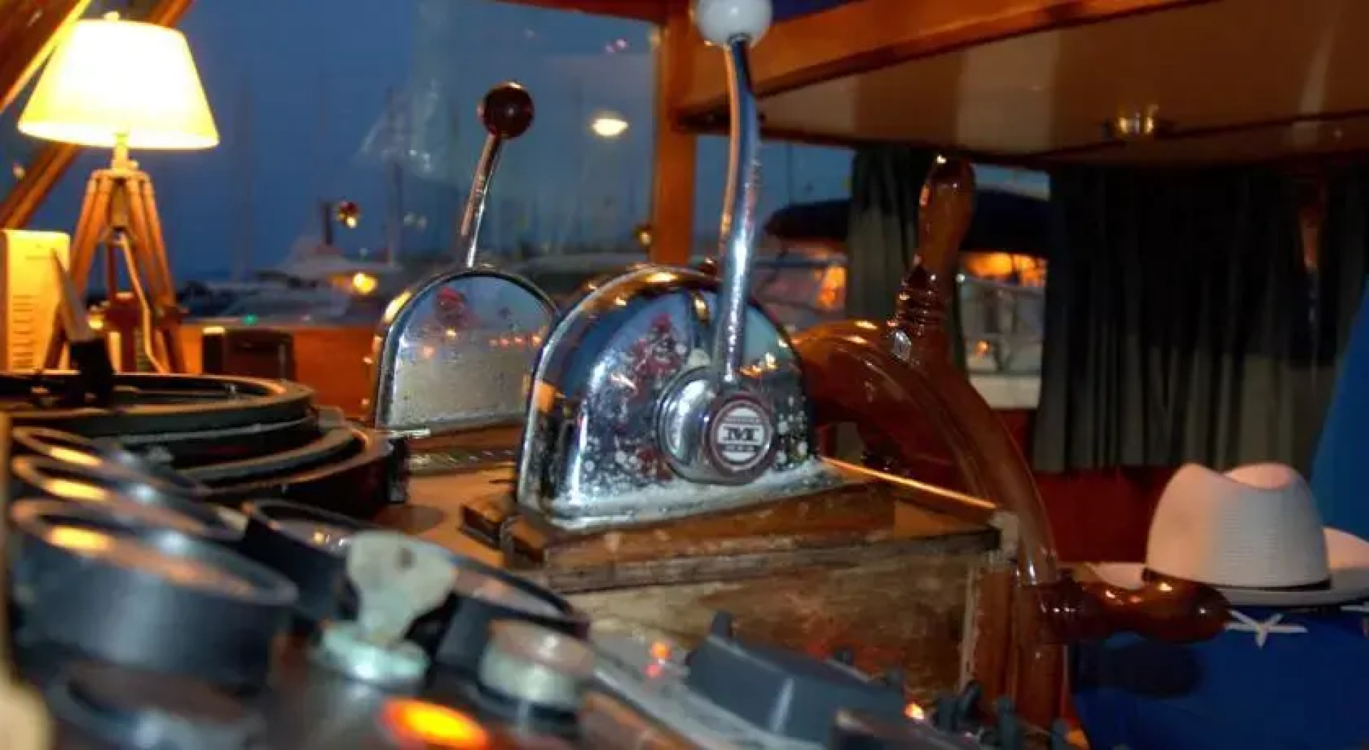 Boat Sea Dreams Charter