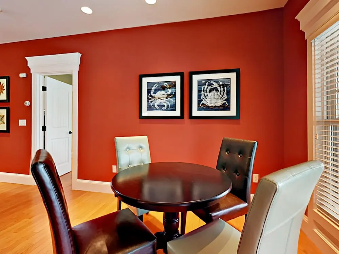 Hilltop Harbor Cottage 3 Bedrooms 2.5 Bathrooms Cottage