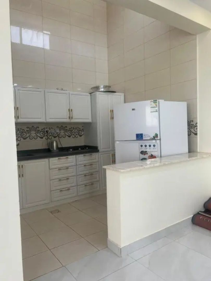 فيلا المشراق دورين 4غرف نوم وصالة وصالة معيشة مع شالية ومسبح داخلي