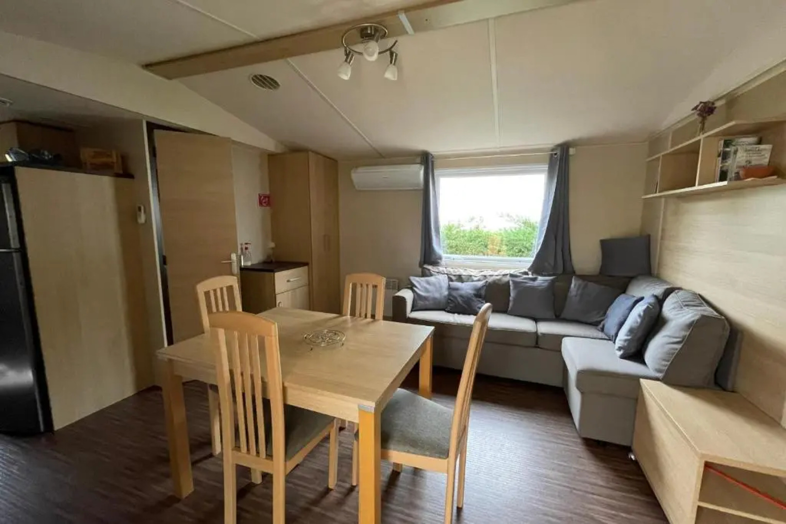 Mobile home in a campsite with swimming pool in Marennes plage